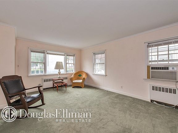 3rd image of 834 Harrison St