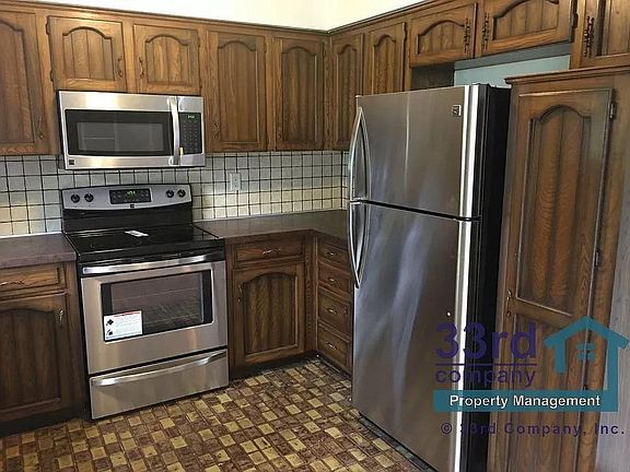 5th image of 405 NE Lakeview Dr