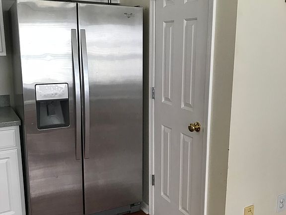 3rd image of 414 Shoally Brook Dr