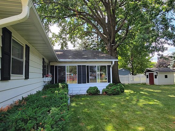5th image of 1133 N Claremont Dr