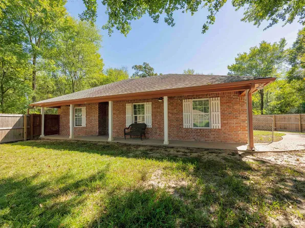 109 Rambling Rd, Carthage, TX 75633