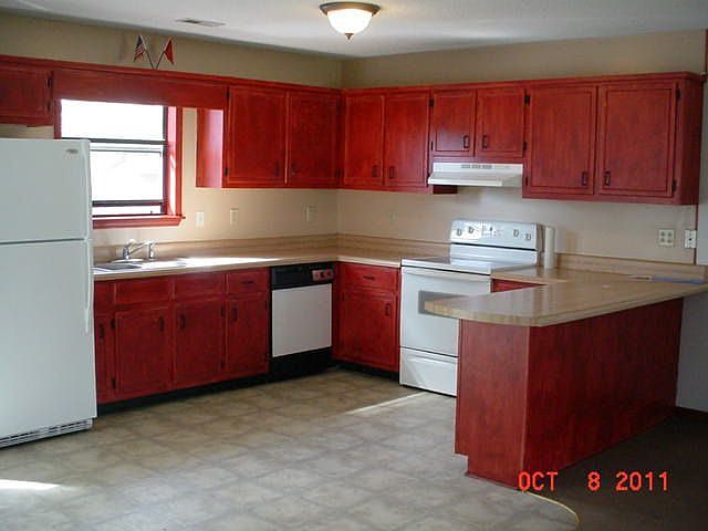 Kitchen with lots of cabinets