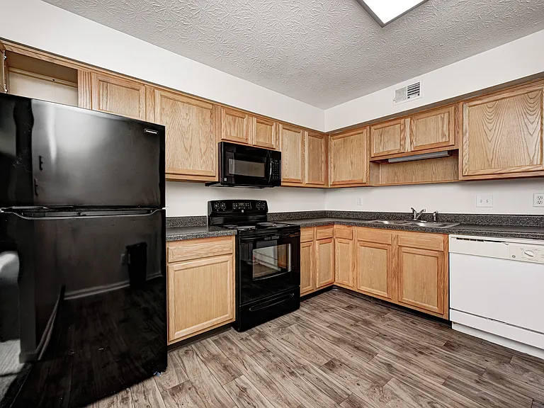 Greenfield Knoll Apartments — Photo 20