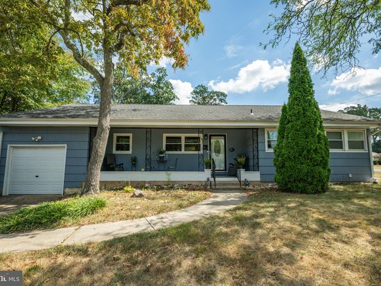 10 Glen Mawr Dr, Ewing, NJ 08618