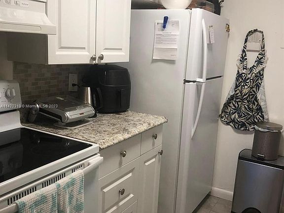 5th image of 2075 NE 164th St APT 208