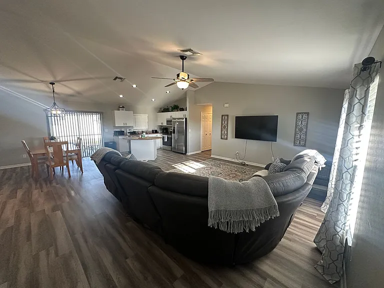 128 NW 25th Pl — Photo 6