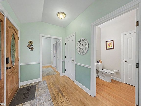 3rd image of 62 Logan Rd