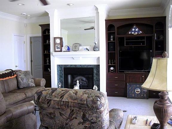 3rd image of 107 Crescent Cove Dr