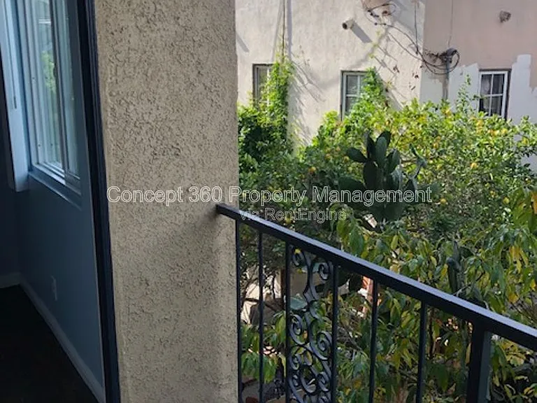 2934 E 11th St #101 — Photo 12