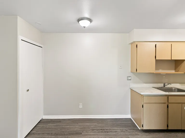 Lakeshore Apartments- New Baltimore — Photo 7