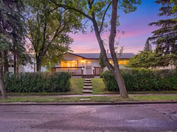 6221 44b Ave, Camrose, AB T4V 0B5