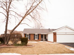 737 Brookdale Dr, Schaumburg, IL 60194