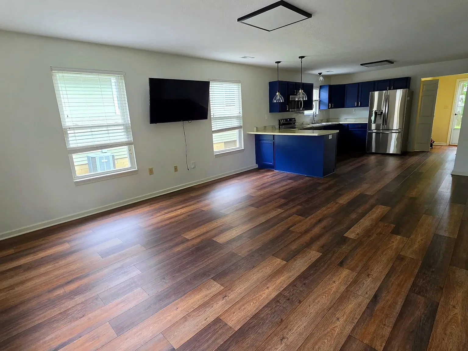 3 bed, 1305 sqft, $2,150 — Photo 3