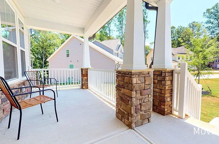 495 Village Bend Dr — Photo 3