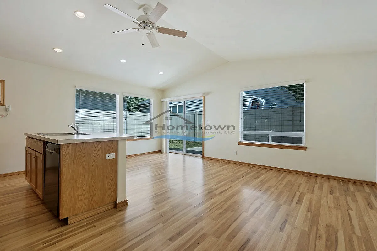 2 bed, 1000 sqft, $1,480 — Photo 4