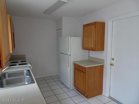 3rd image of 2544 Palmetto Dr
