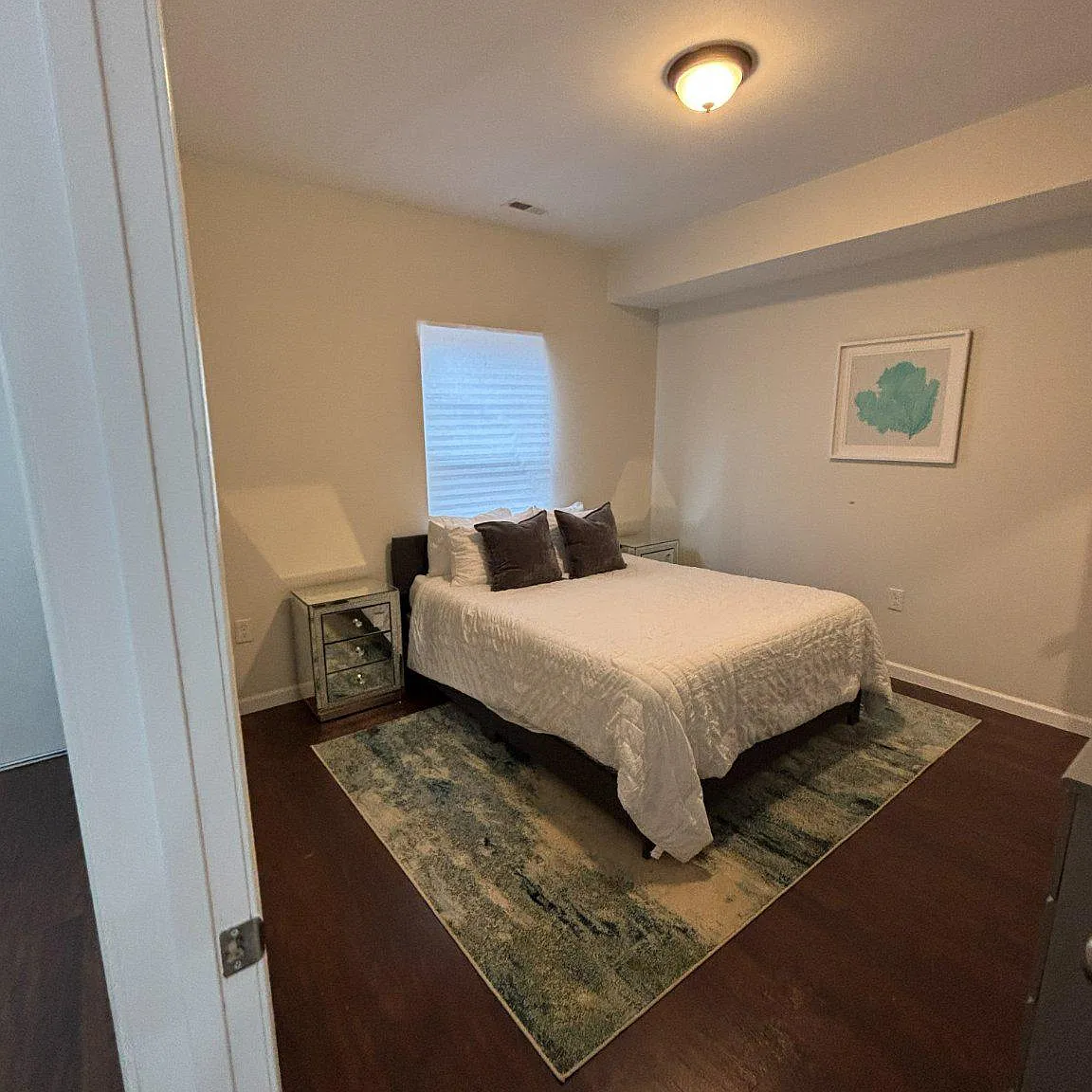 5 bed, 3.0 bath, 1800 sqft, $6,100 — Photo 3