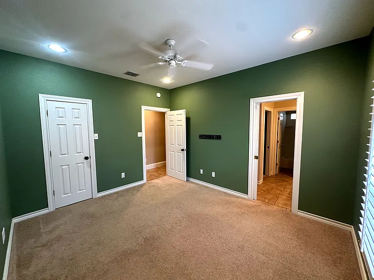 401 Springwood Ct — Photo 14