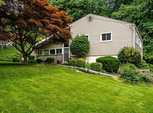 555 Upper Weadley Rd, Wayne, PA 19087