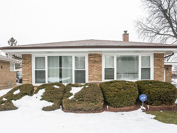 3rd image of 322 E 171st Pl