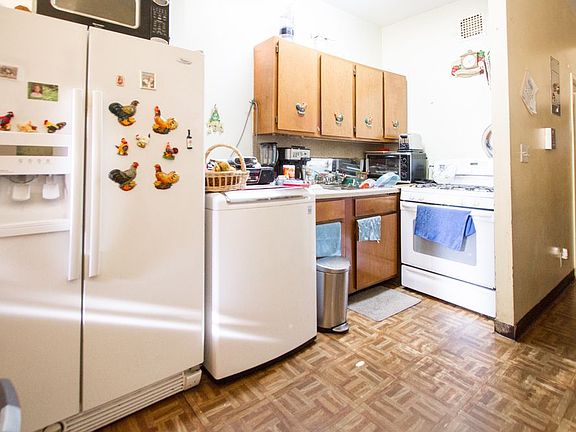 4th image of 623 E 6th St APT 3