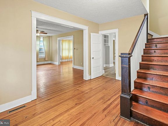 5th image of 317 S Kent St