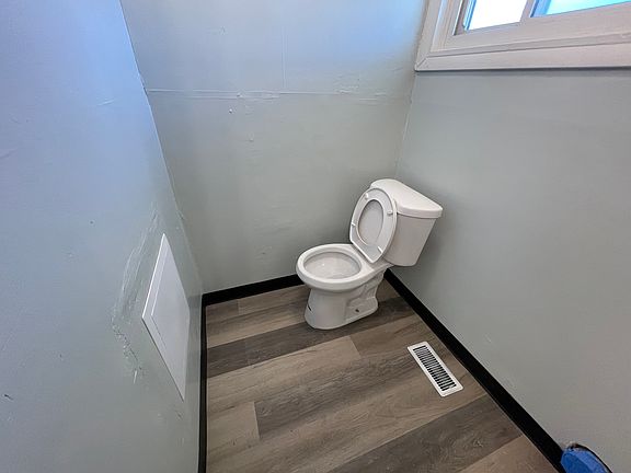 4th image of 8728 Grenada Dr