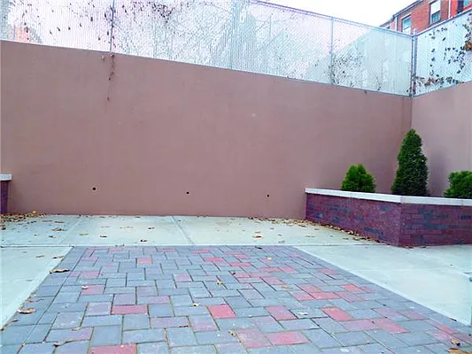 Rented by R New York | media 16