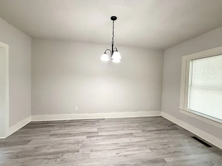 1105 NW Burch St — Photo 9