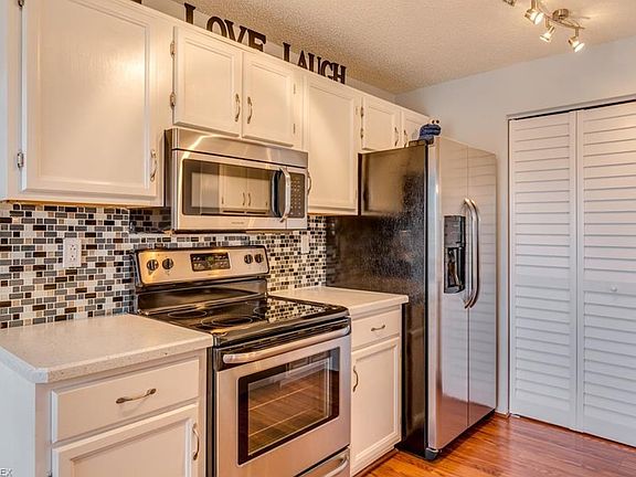 2nd image of 220 Fox Hollow Dr APT 202