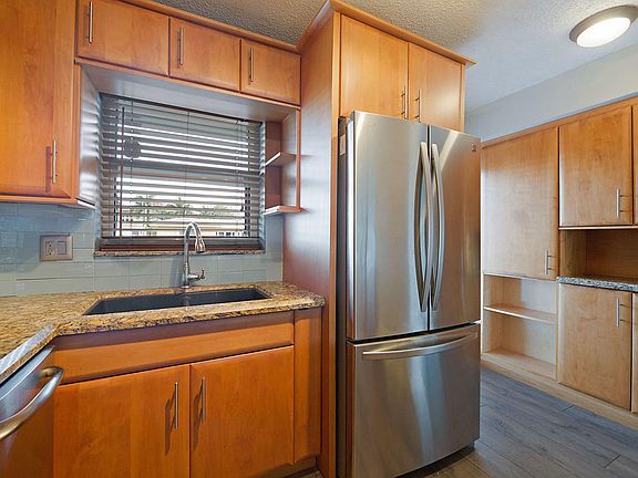 Home For Sale In Eastway Harbor