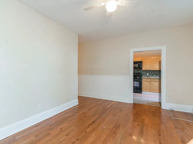291-293 Nassau St #111 — Photo 8