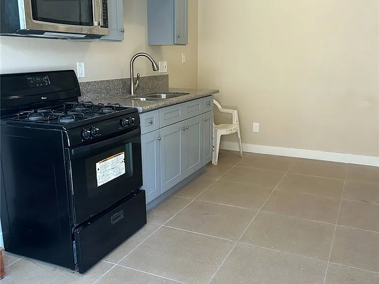 628 W 59th Pl — Photo 18