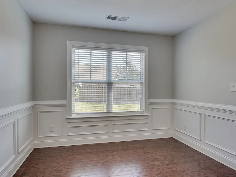 1721 Dunmore Ave — Photo 7