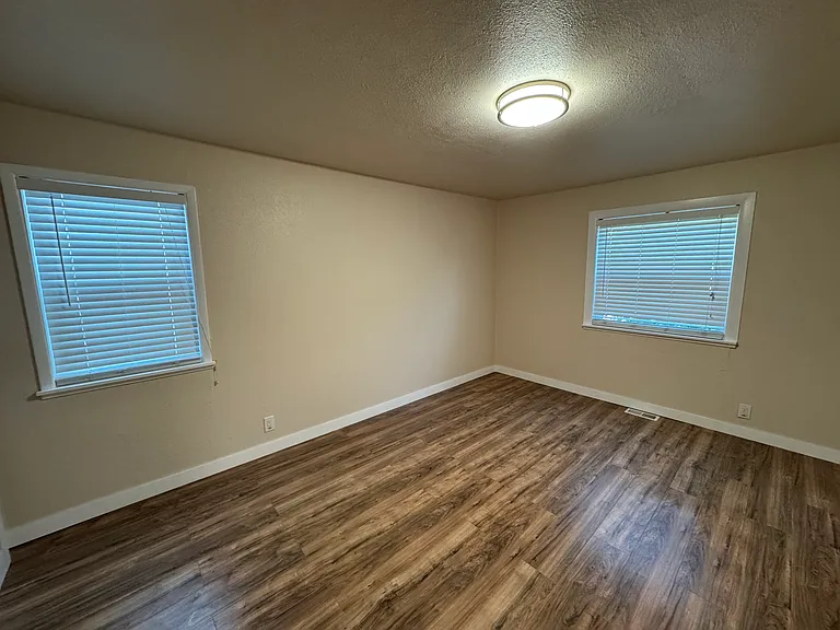 2351 Radcliffe Ave — Photo 20
