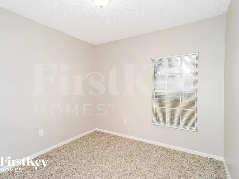 1164 Schumann Dr — Photo 8