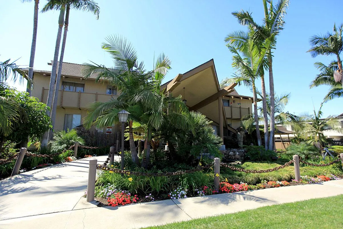 The Islander — Photo 1