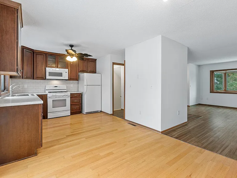 232 3rd Ave NE — Photo 8