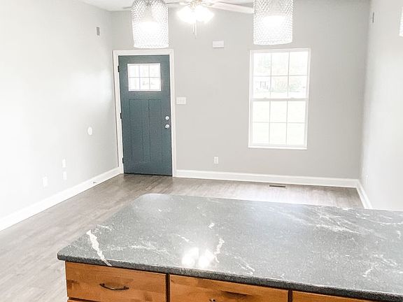 3rd image of 407 N Everett High Rd