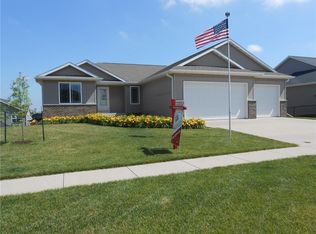 3076 White Oak Dr, Marion, IA 52302