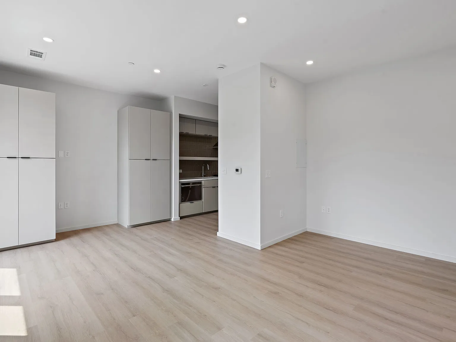 Studio, 529 sqft, $1,625 — Photo 4