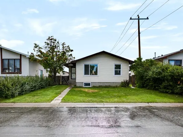 139 Falsby Rd NE, Calgary, AB T3J 1B7