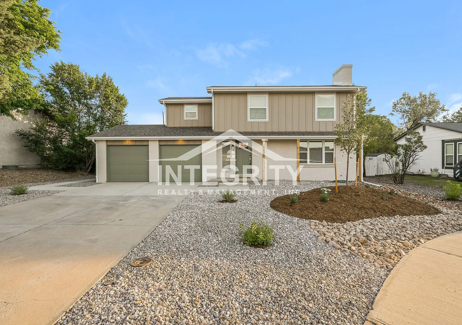4 Bed/2.5 Baths, 1741 Sqft - 6475 W Kingsley Ave — Photo 1