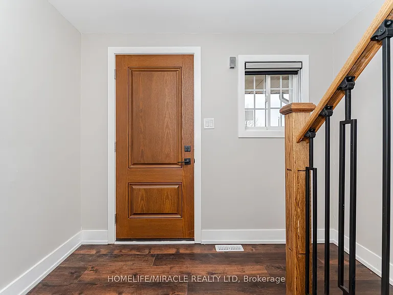 340 Dunsmore Ln — Photo 5