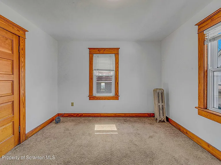 1425 Church Ave — Photo 18