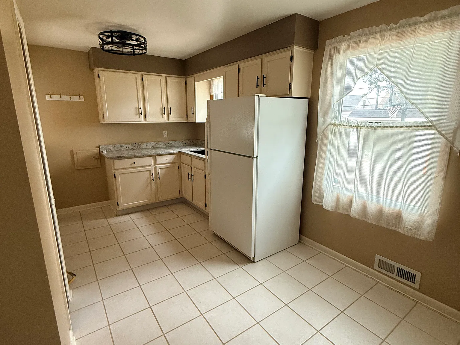 3 bed, 1840 sqft, $2,000 — Photo 4