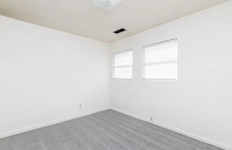 330-332 Highland Dr — Photo 19
