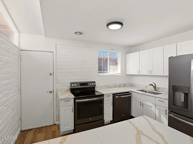 3402 E 27th St — Photo 15