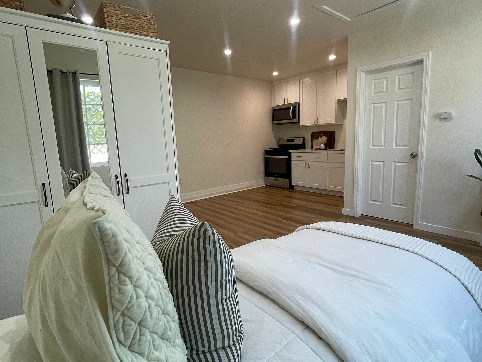 281 E Edna Pl — Photo 4