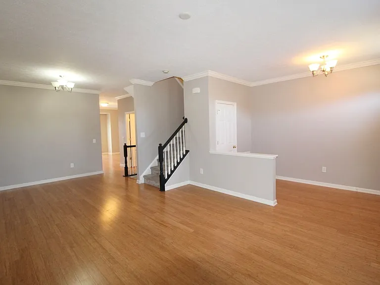 2189 Deyerle Ave — Photo 4
